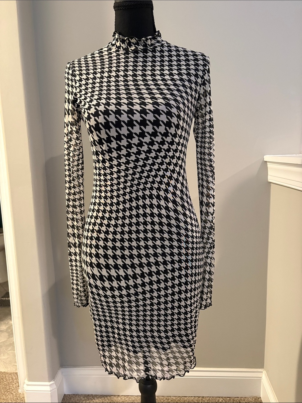 Belle Du Jour Black & White Houndstooth Long-Sleeve Dress